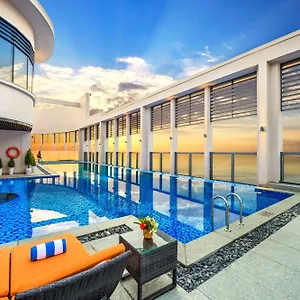 Luxury - Rooftop Swimming Pool - Front - Hinata 다낭