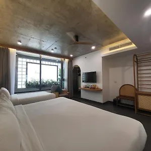 4* Hotel Leaf Beachfront